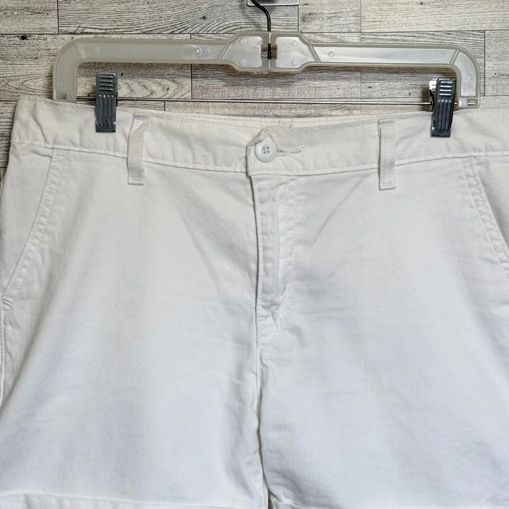 Levis‎ Womens White Chino Shorts Cuffed Mid Rise Size 31 Summer Casual